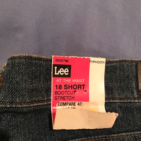 NWT Women’s Petite LEE Boot Cut Jeans - Picture 4 of 5